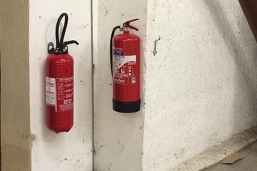 Levier d′alarme d′incendie en métal - Rouge